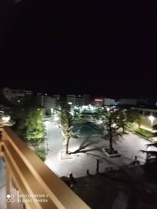 Appartement Λάρισα Διαμέρισμα Με Θέα Πλατεία Στο Κέντρο Της Πόλης Extérieur photo