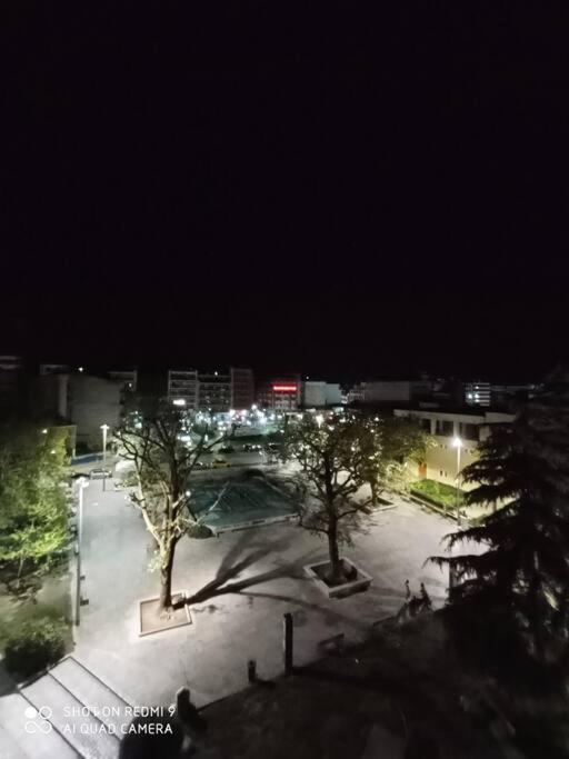 Appartement Λάρισα Διαμέρισμα Με Θέα Πλατεία Στο Κέντρο Της Πόλης Extérieur photo