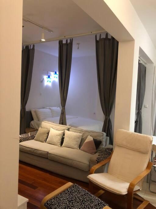 Appartement Λάρισα Διαμέρισμα Με Θέα Πλατεία Στο Κέντρο Της Πόλης Extérieur photo