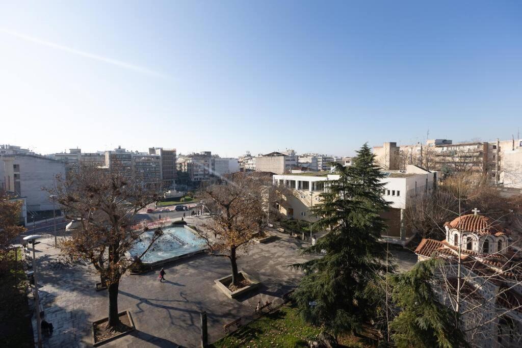 Appartement Λάρισα Διαμέρισμα Με Θέα Πλατεία Στο Κέντρο Της Πόλης Extérieur photo